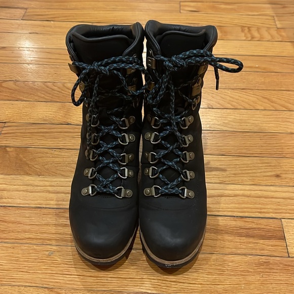 sorel boots - Picture 2 of 5